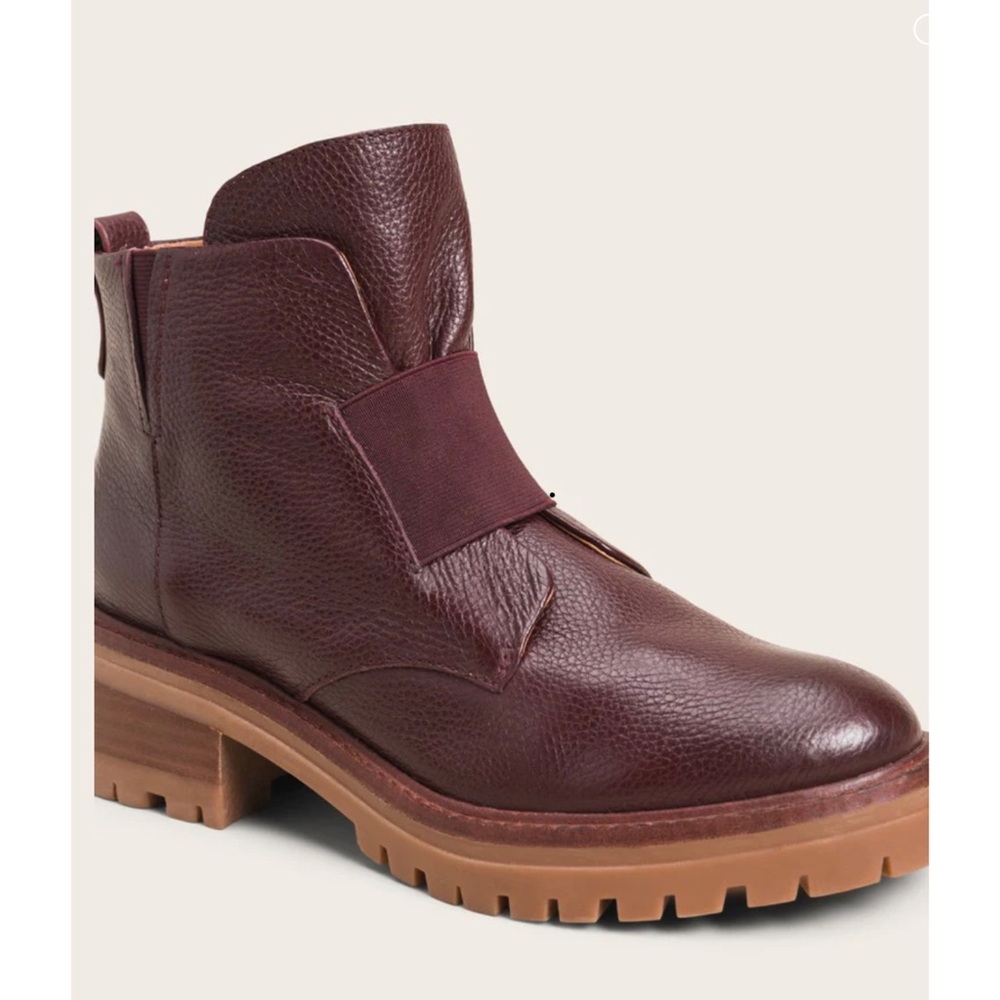 KENNETH COLE GENTLY SOLE BROOKLYN ELASTIC BLOCKED HEEL BOOTIE